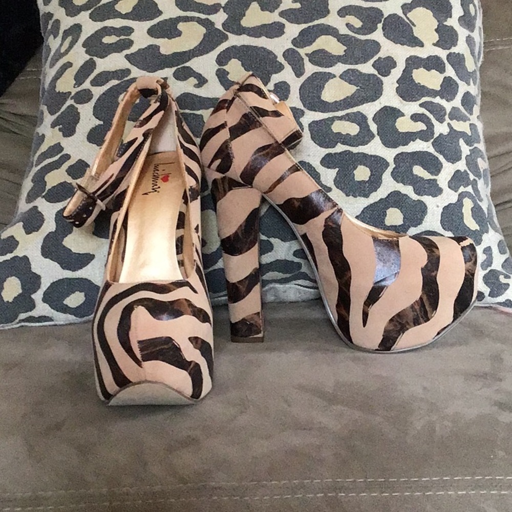 Luichiny high heels zebra tan . Ankles straps